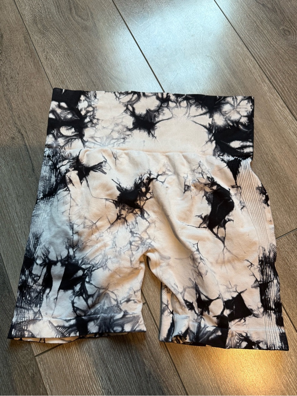 High-Rise Tie-Dye Bike Shorts - Black & White